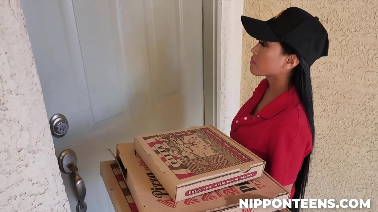 Nicole pizza delivery handjob